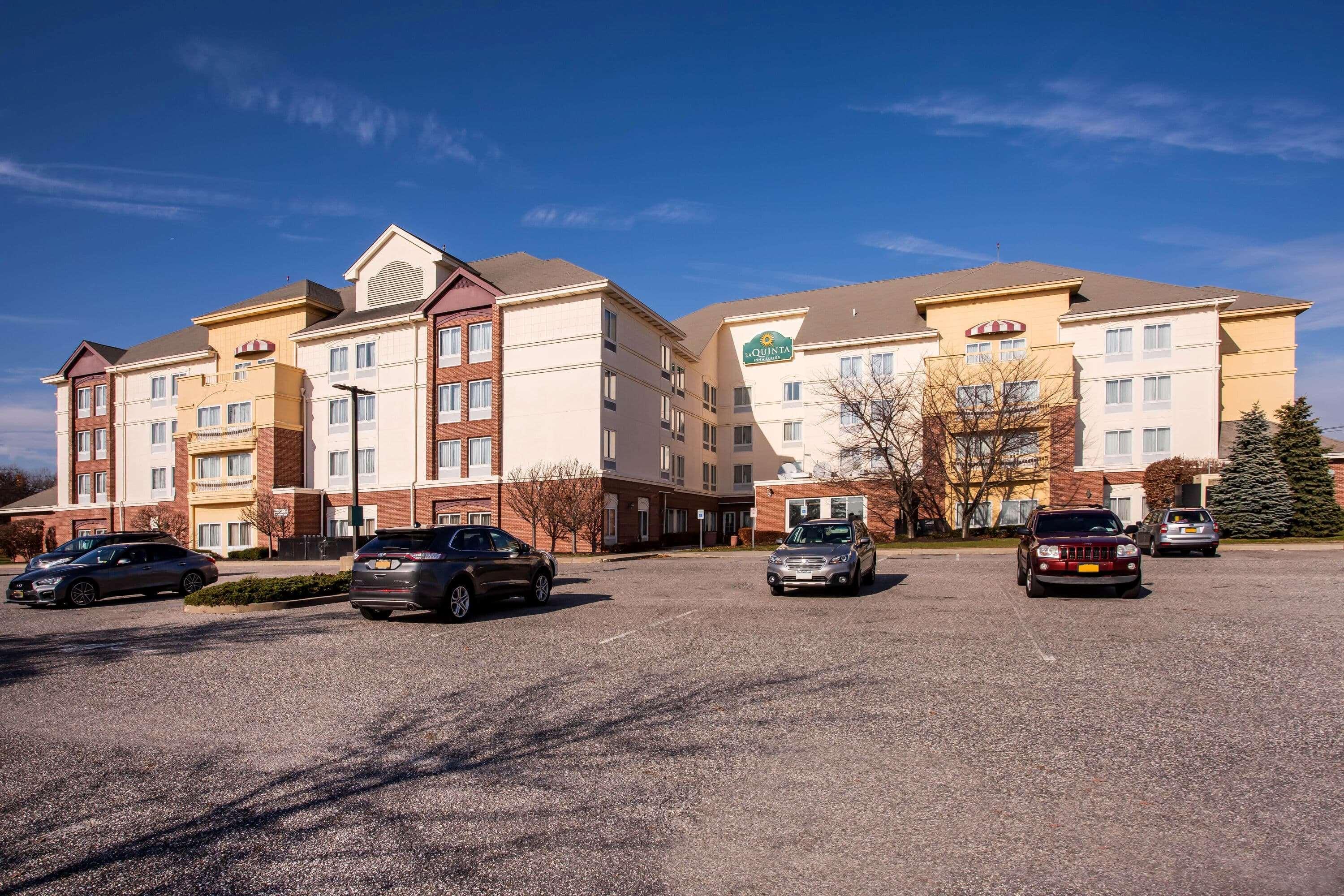 La Quinta By Wyndham Islip - Macarthur Airport Hotel Bohemia Exterior photo