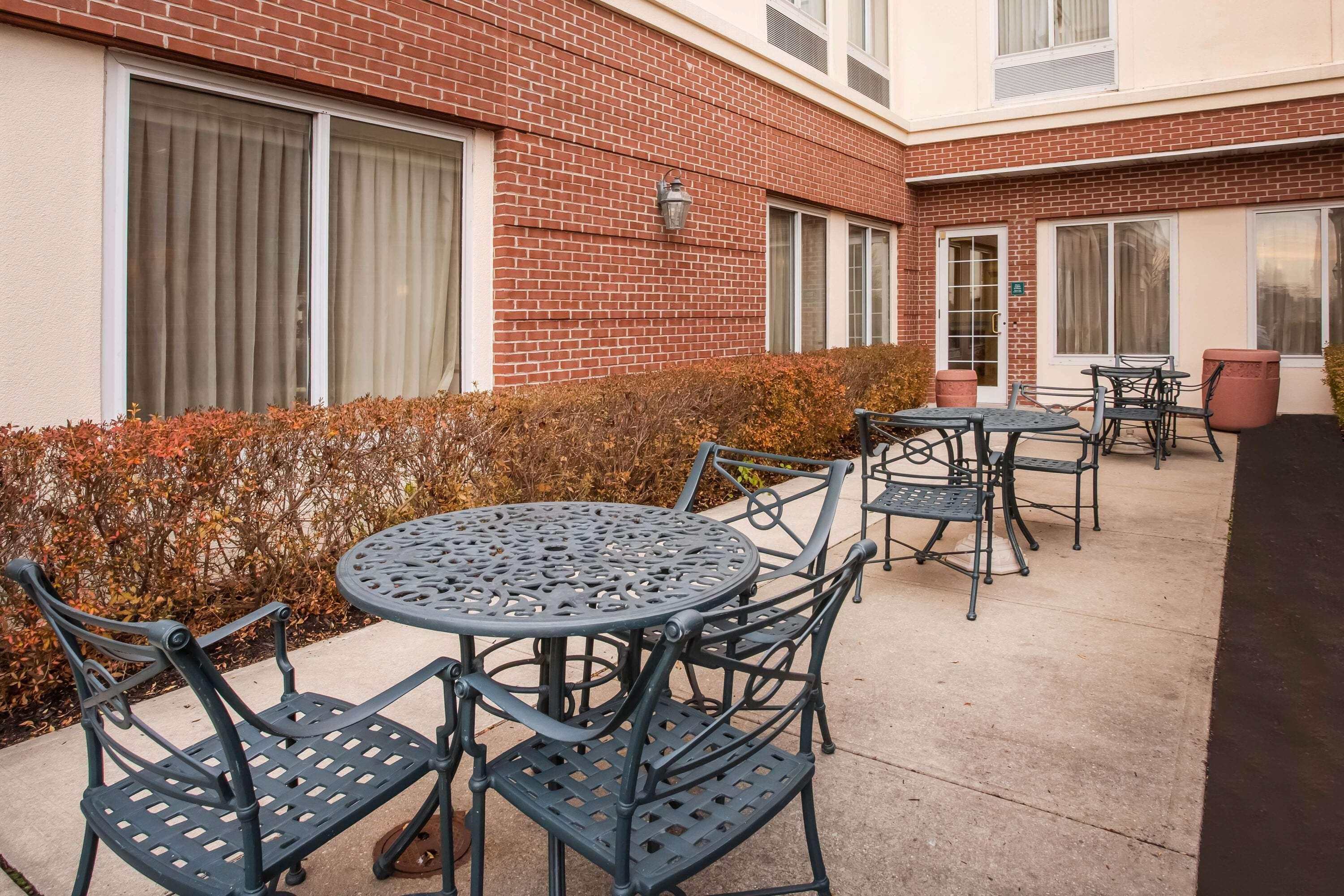 La Quinta By Wyndham Islip - Macarthur Airport Hotel Bohemia Exterior photo